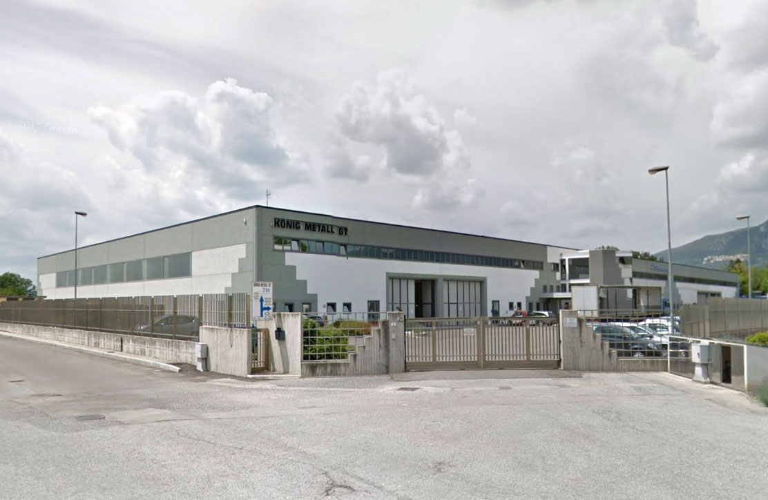 Gelände und Gebäude des Rohrverarbeitungswerkes in Italien